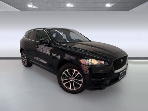 Used 2019 Jaguar F-PACE Premium image 6