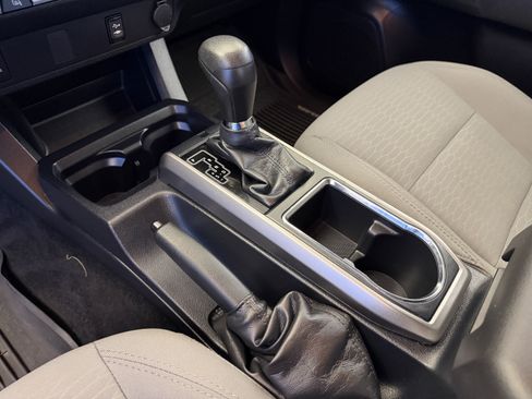 Used 2019 Toyota Tacoma SR5 AWD/4WD image 21