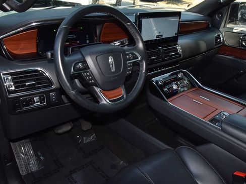 Certified 2024 Lincoln Navigator Premiere AWD/4WD image 34