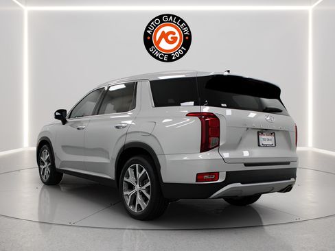 Used 2022 Hyundai Palisade SEL w/ Premium Package FWD image 4