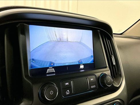 Used 2022 Chevrolet Colorado LT AWD/4WD image 15