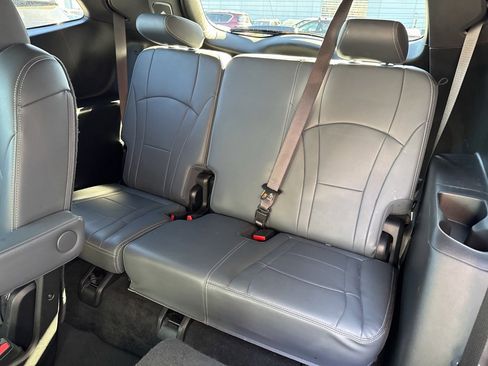 Used 2024 Buick Enclave Premium image 17