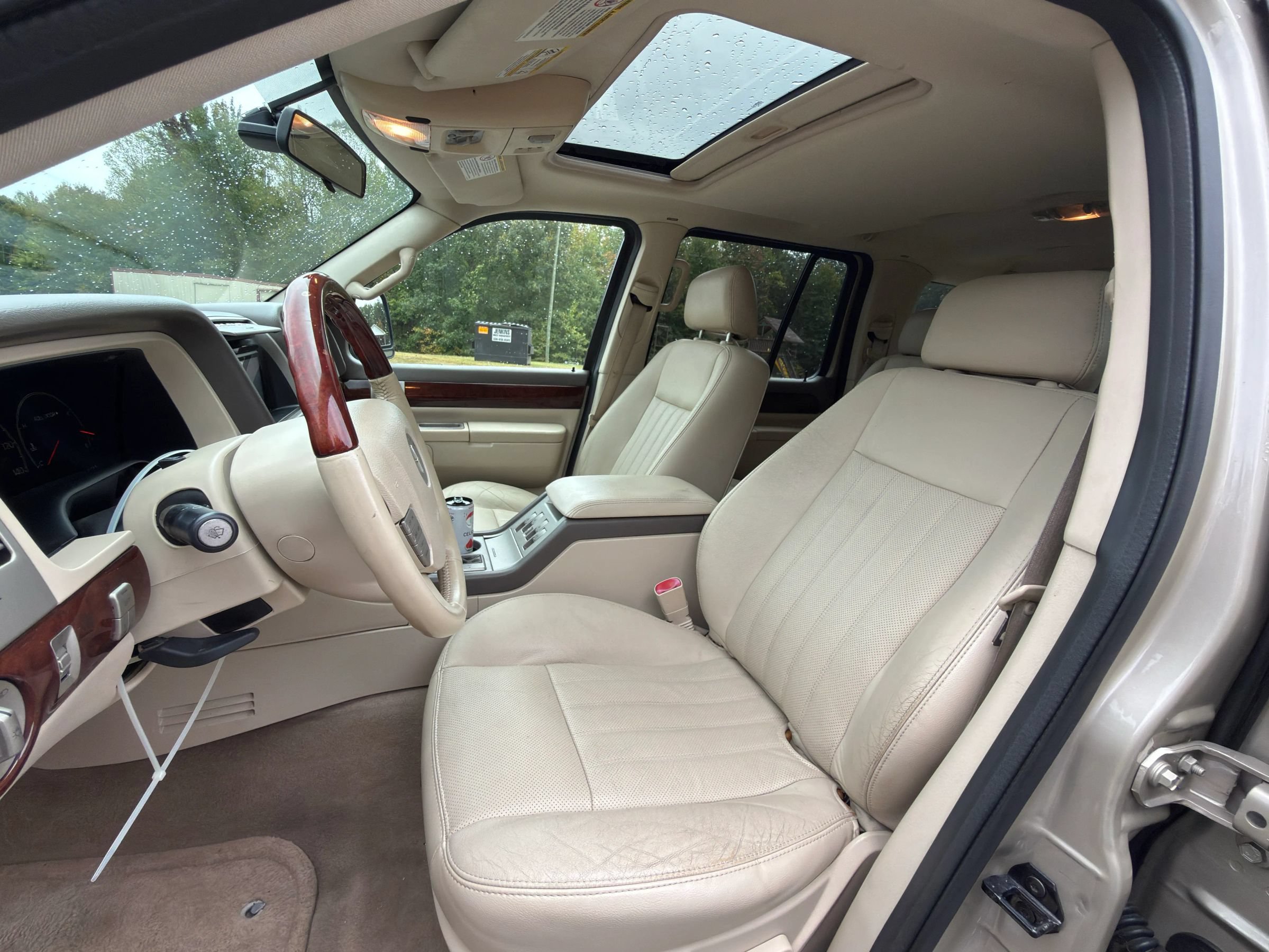 Used 2004 Lincoln Aviator AWD image 2