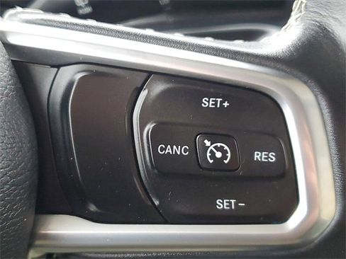 Used 2019 Jeep Wrangler Unlimited Sahara image 12