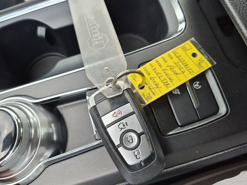 Used 2020 Ford Fusion SE FWD image 31