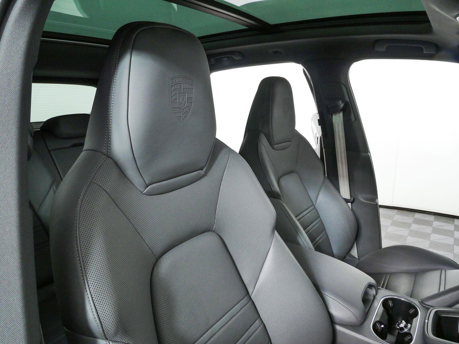 Certified 2023 Porsche Cayenne Platinum Edition AWD/4WD image 25