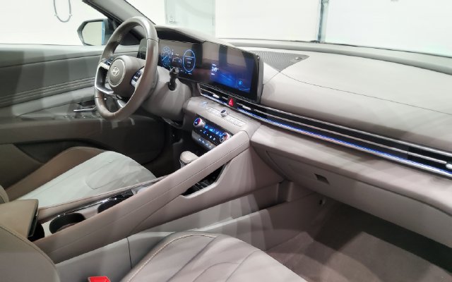 Used 2025 Hyundai Elantra SEL FWD image 20