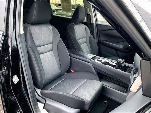 Used 2024 Nissan Rogue SV image 7