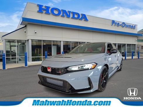 Used 2025 Honda Civic Type R image 2