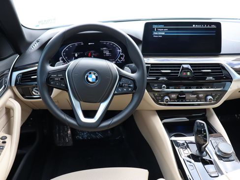 Certified 2023 BMW 530e w/ Convenience Package image 10