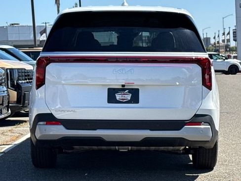 New 2026 Kia Carnival FWD image 6