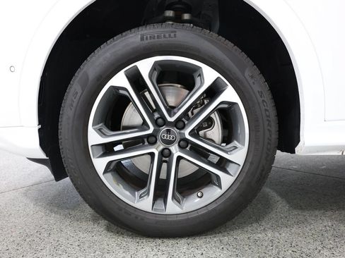 Used 2025 Audi Q5 Premium w/ Convenience Package AWD/4WD image 5