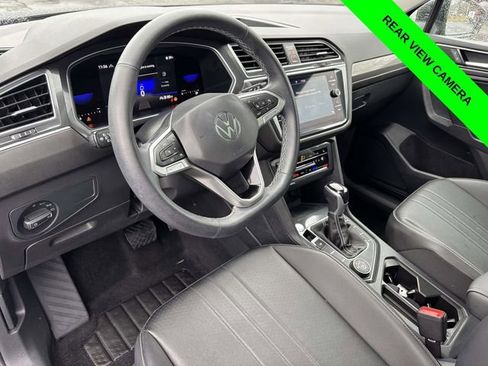 Used 2022 Volkswagen Tiguan SE image 8