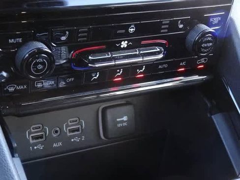 Used 2023 Jeep Grand Cherokee Limited image 29