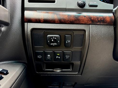 Used 2011 Toyota Land Cruiser w/ Upgrade Pkg AWD/4WD image 15