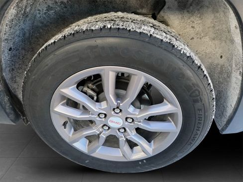 Used 2024 GMC Terrain SLT image 32