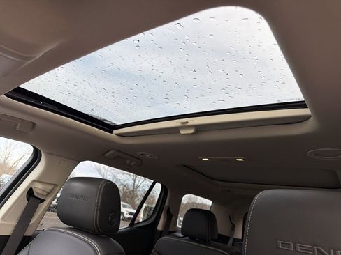 Used 2023 GMC Acadia Denali w/ Denali Ultimate Package image 11