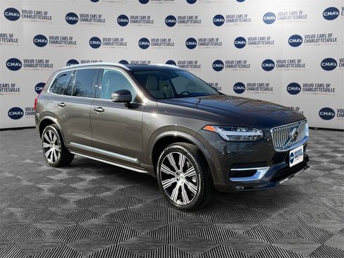 Certified 2023 Volvo XC90 B6 Ultimate w/ Lounge Package image 7