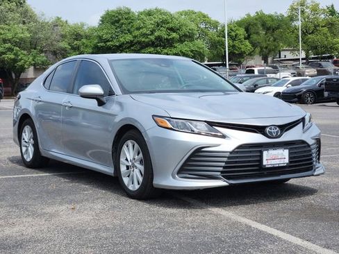 Used 2023 Toyota Camry LE image 2