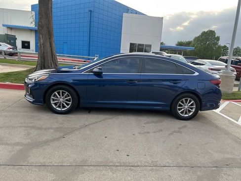 Used 2019 Hyundai Sonata SE image 2