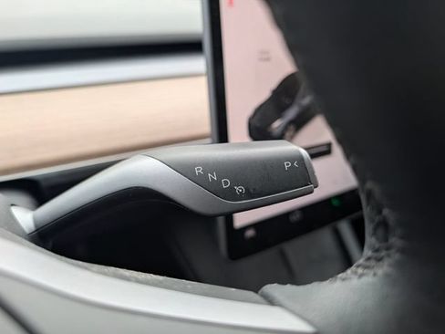 Used 2024 Tesla Model Y Long Range AWD/4WD image 22