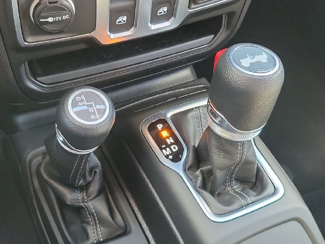 Used 2025 Jeep Wrangler Sport AWD/4WD image 27