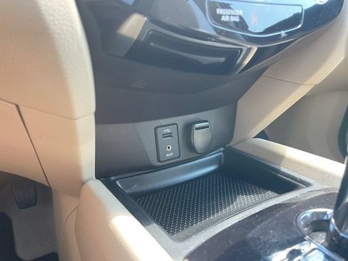 Used 2015 Nissan Rogue SV w/ SV Premium Package AWD/4WD image 17