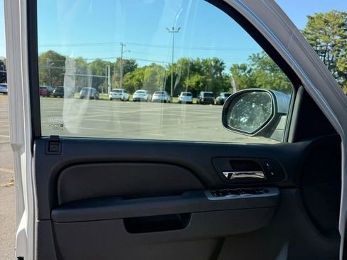 Used 2013 Chevrolet Avalanche LT w/ Suspension Package, Off-Road image 7