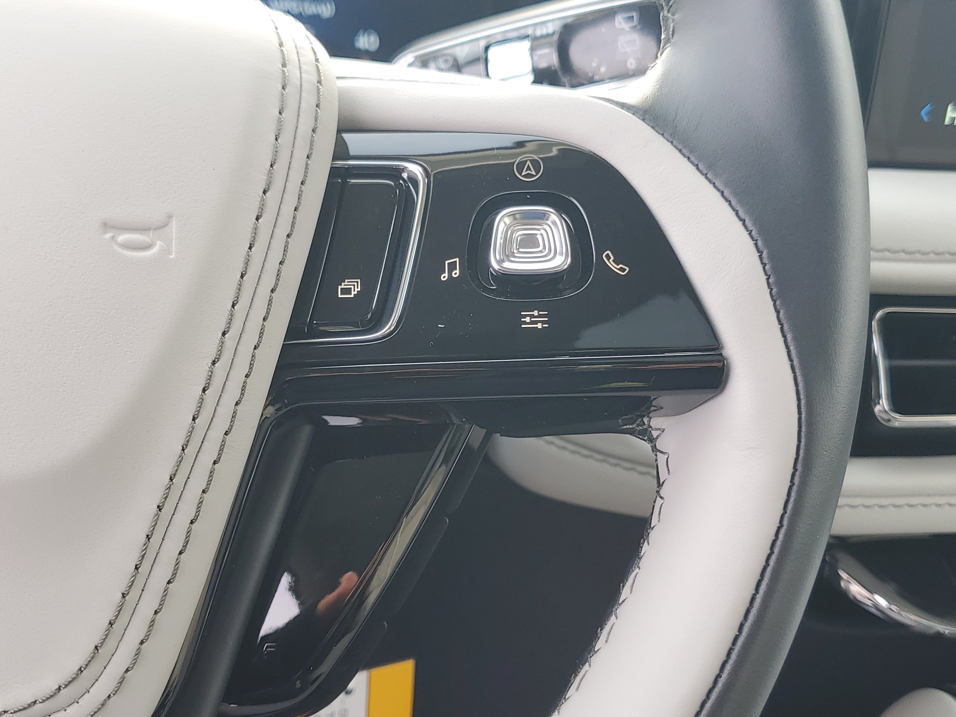 New 2027 Lincoln Aviator Reserve AWD/4WD image 17