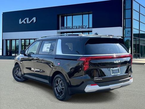 New 2026 Kia Carnival EX FWD image 4