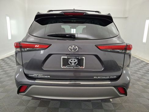Used 2022 Toyota Highlander Platinum AWD/4WD image 15