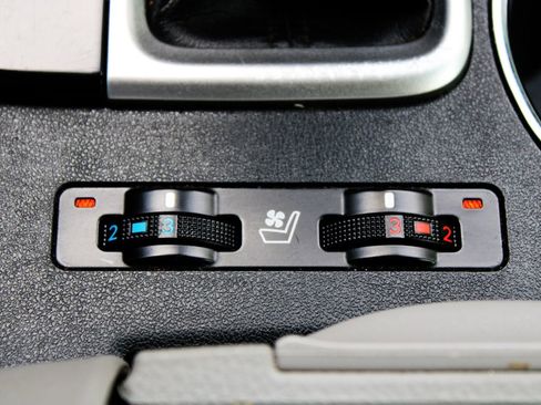 Used 2016 Toyota Highlander Limited w/ Driver Technology Package image 30