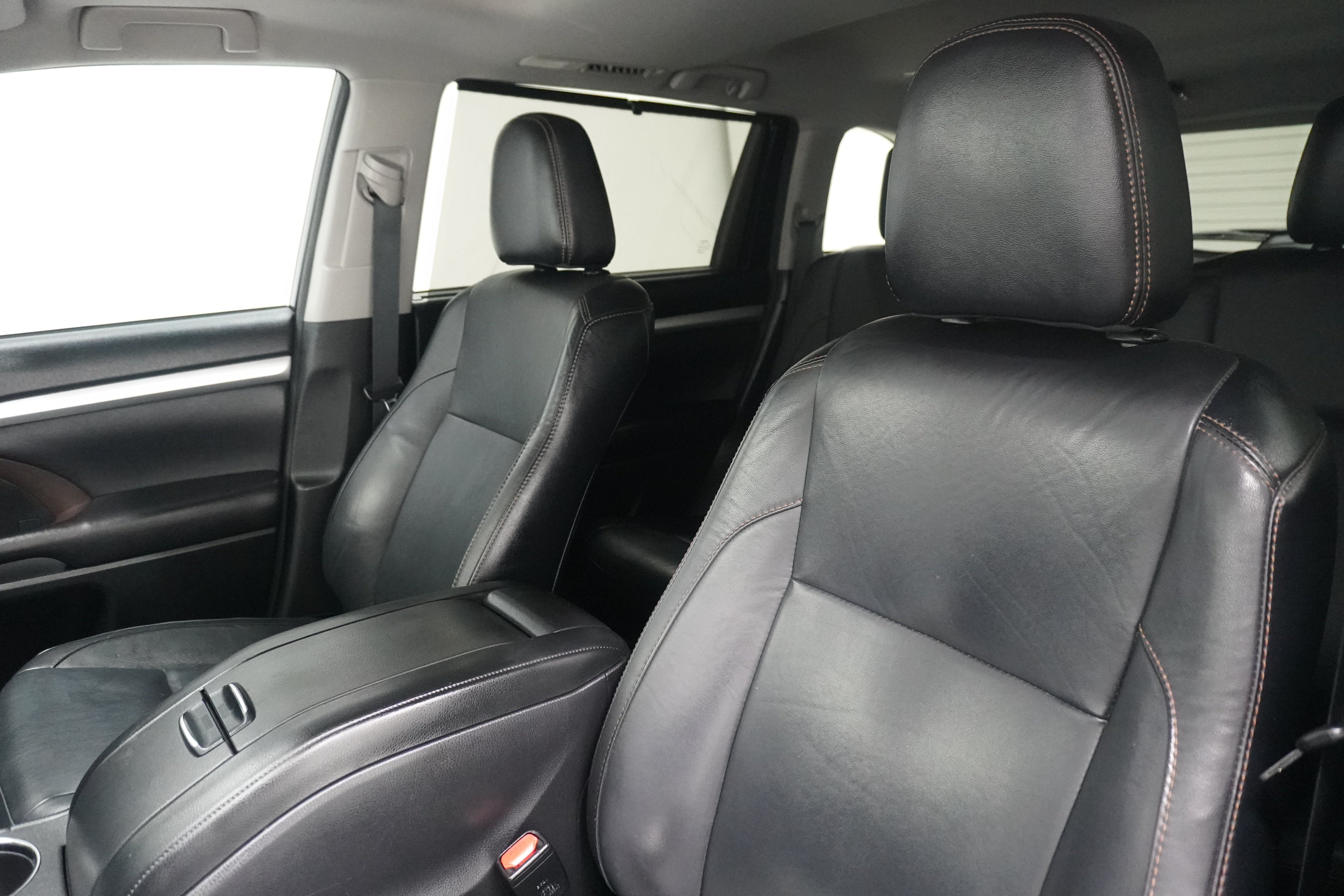 Used 2016 Toyota Highlander XLE FWD image 10