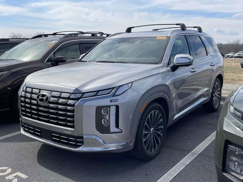 Used 2025 Hyundai Palisade Calligraphy image 2