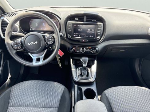 Used 2023 Kia Soul LX w/ LX Technology Package FWD image 12