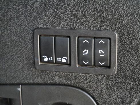 Used 2020 Chevrolet Tahoe Premier w/ Premier Plus Edition image 17