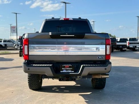 Certified 2022 Ford F250 Platinum w/ FX4 Off-Road Package AWD/4WD image 7
