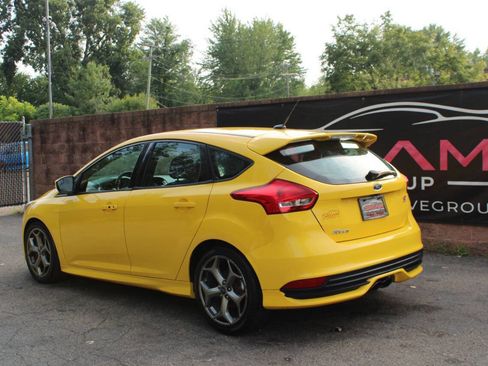 Used 2017 Ford Focus ST image 3