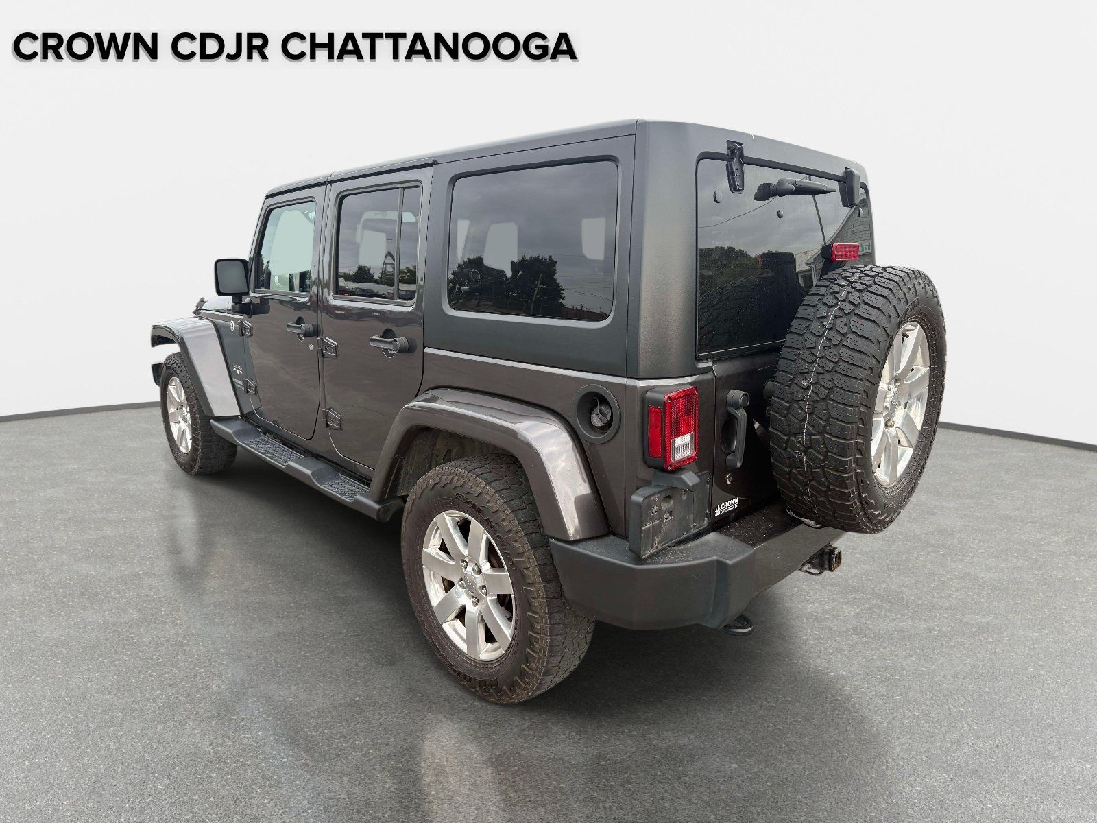 Used 2017 Jeep Wrangler Unlimited Sahara w/ Connectivity Group AWD/4WD image 3