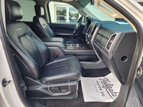 Used 2019 Ford Expedition Platinum image 11