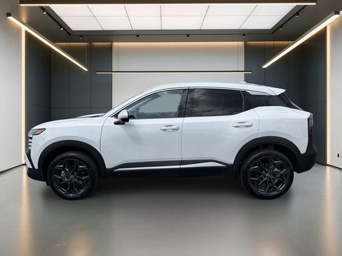 Used 2025 Nissan Kicks SR FWD image 2
