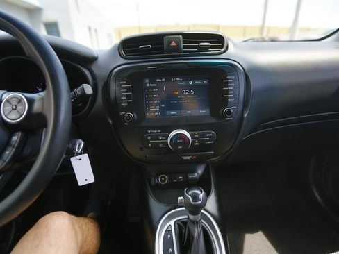 Used 2019 Kia Soul + FWD image 12