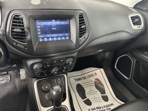 Used 2018 Jeep Compass Latitude w/ Popular Equipment Group image 4