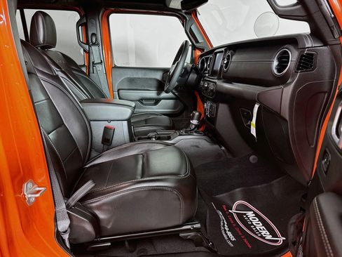 Used 2023 Jeep Wrangler Unlimited Sahara w/ Cold Weather Group AWD/4WD image 32