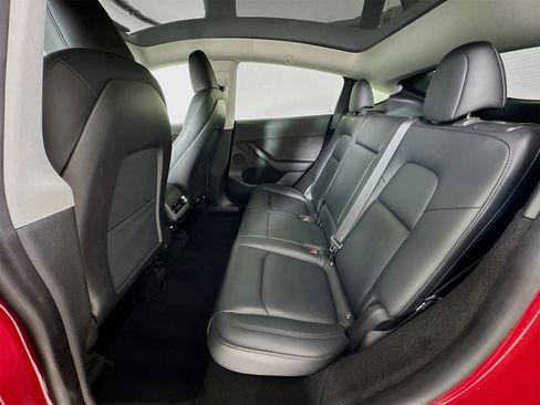 Used 2022 Tesla Model Y Long Range image 24