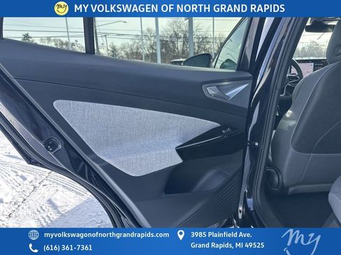 New 2025 Volkswagen ID.4 Pro image 13