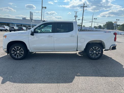 Used 2023 Chevrolet Silverado 1500 LT AWD/4WD image 8
