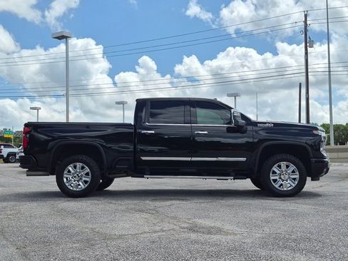 Used 2024 Chevrolet Silverado 3500 High Country w/ Technology Package AWD/4WD image 4