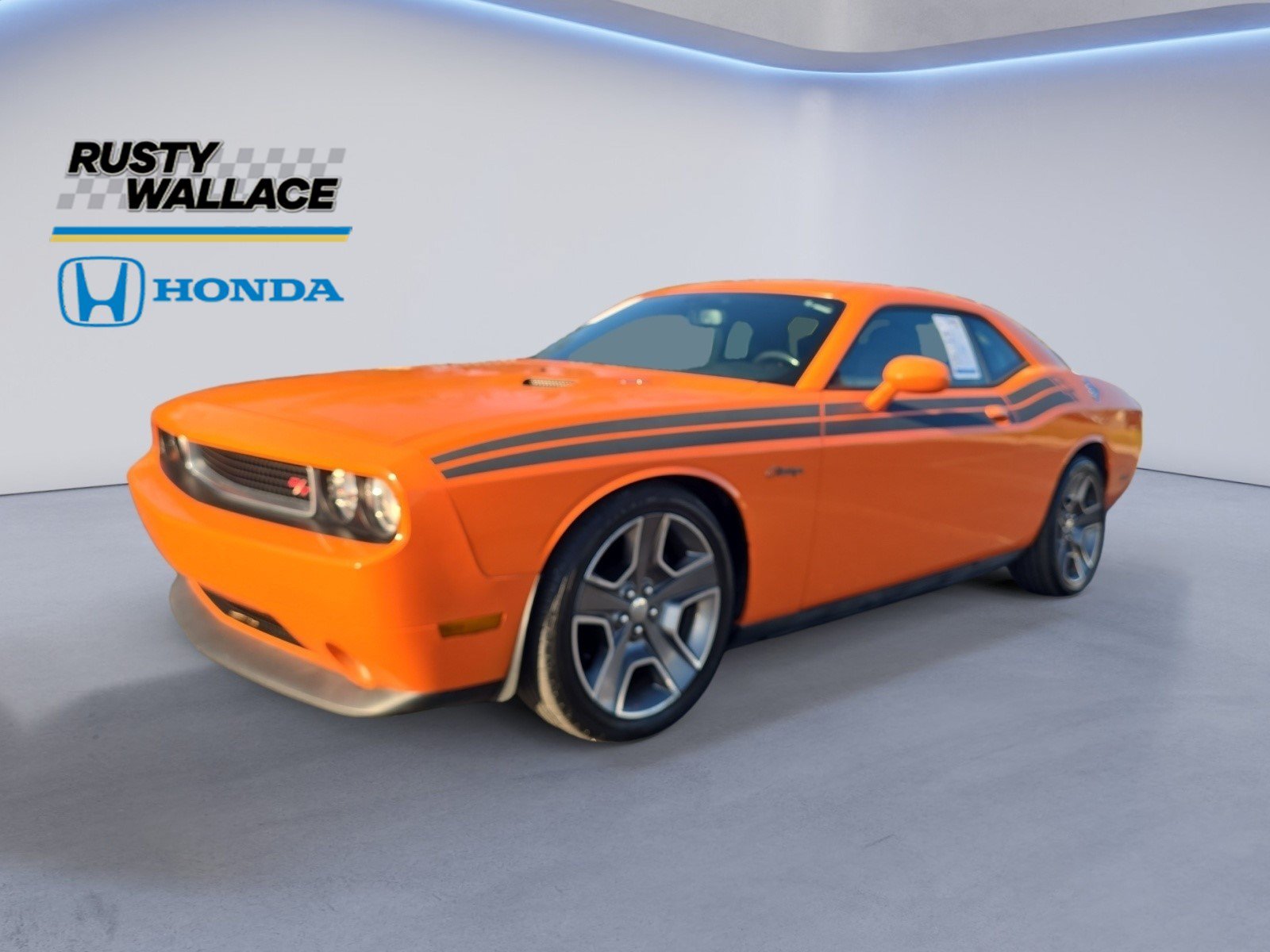 Used 2012 Dodge Challenger R/T RWD image 1