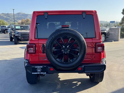 Certified 2025 Jeep Wrangler Unlimited Sahara w/ Safety Group AWD/4WD image 5